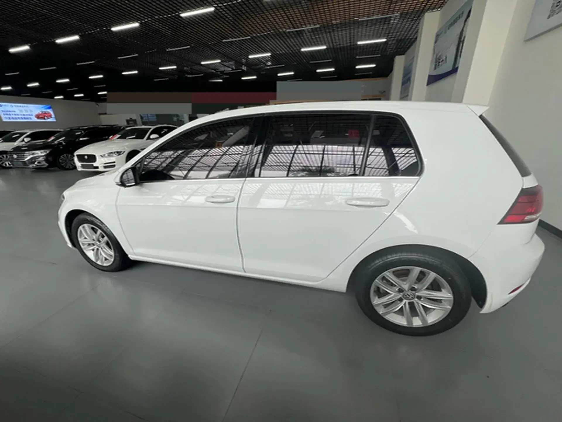 2018 VOLKSWAGEN GOLF thumbnail 4