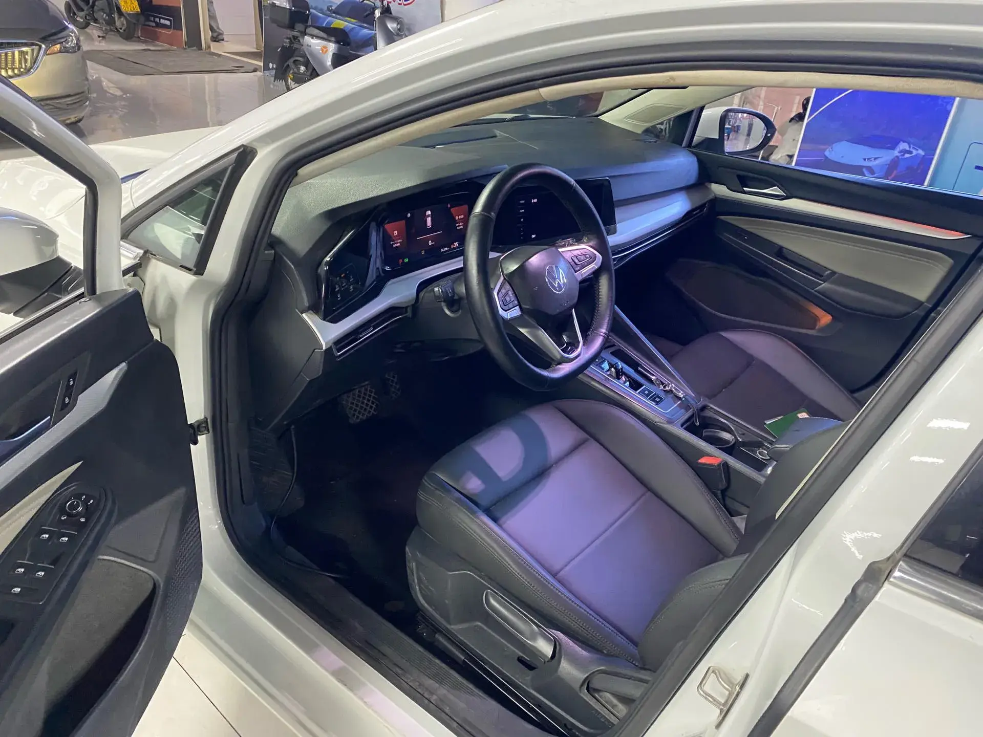 2021 VOLKSWAGEN GOLF thumbnail 4