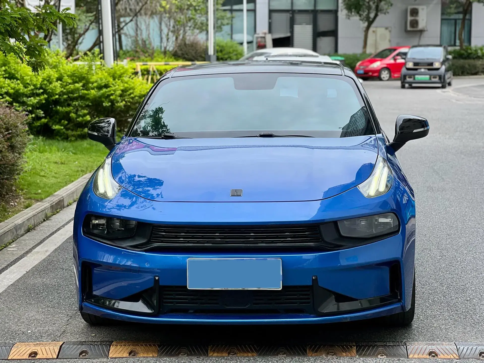 2019 LYNK&CO 03 thumbnail 2