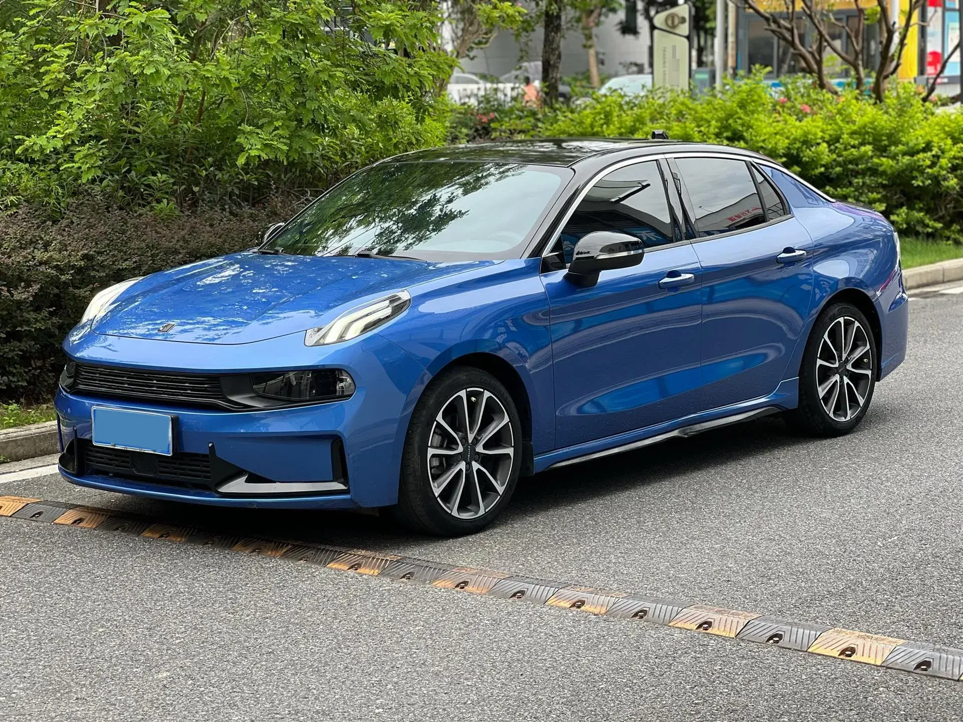 2019 LYNK&CO 03 view 1