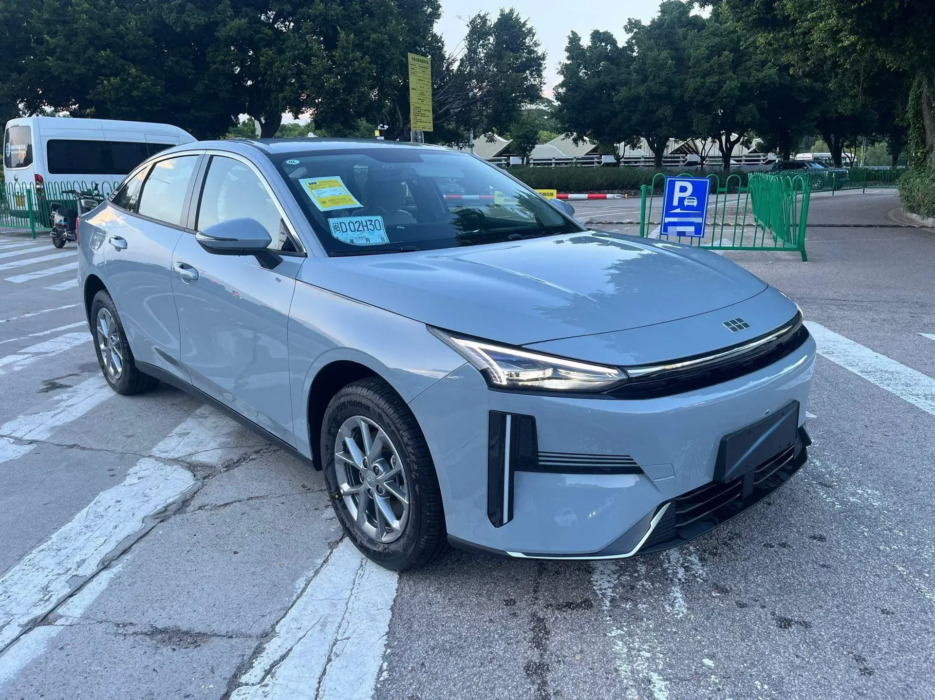 2025 GEELY GALAXY thumbnail 3