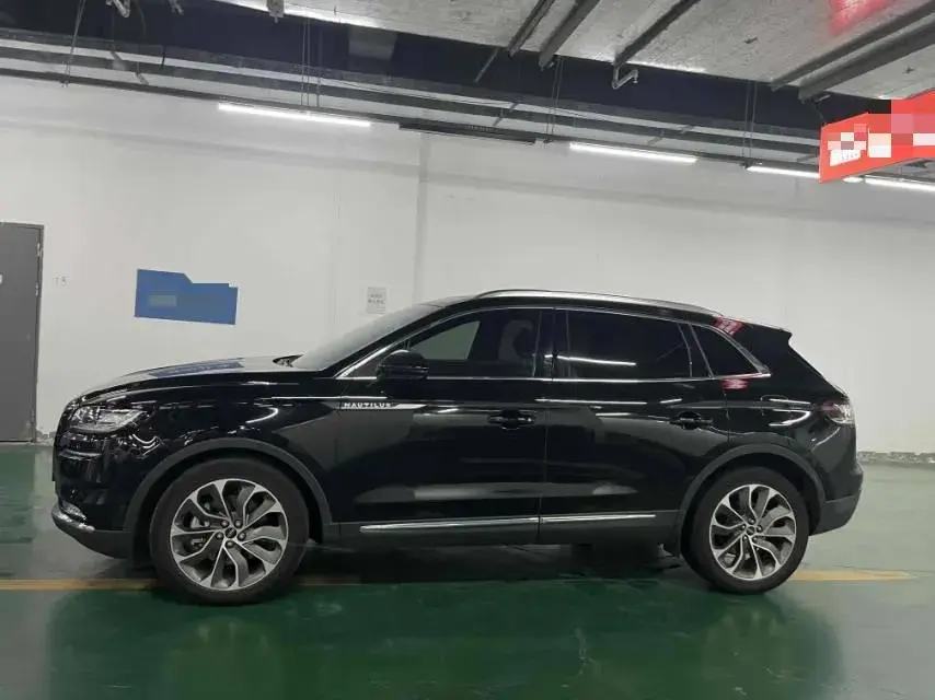 2021 LINCOLN NAUTILUS thumbnail 3