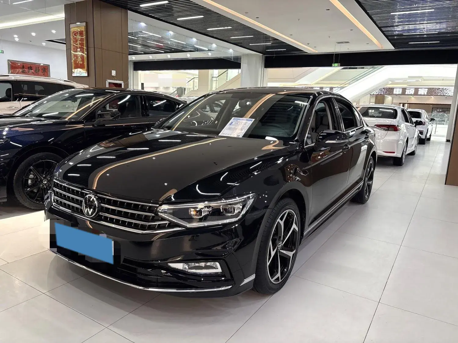 2023 VOLKSWAGEN MAGOTAN view 1