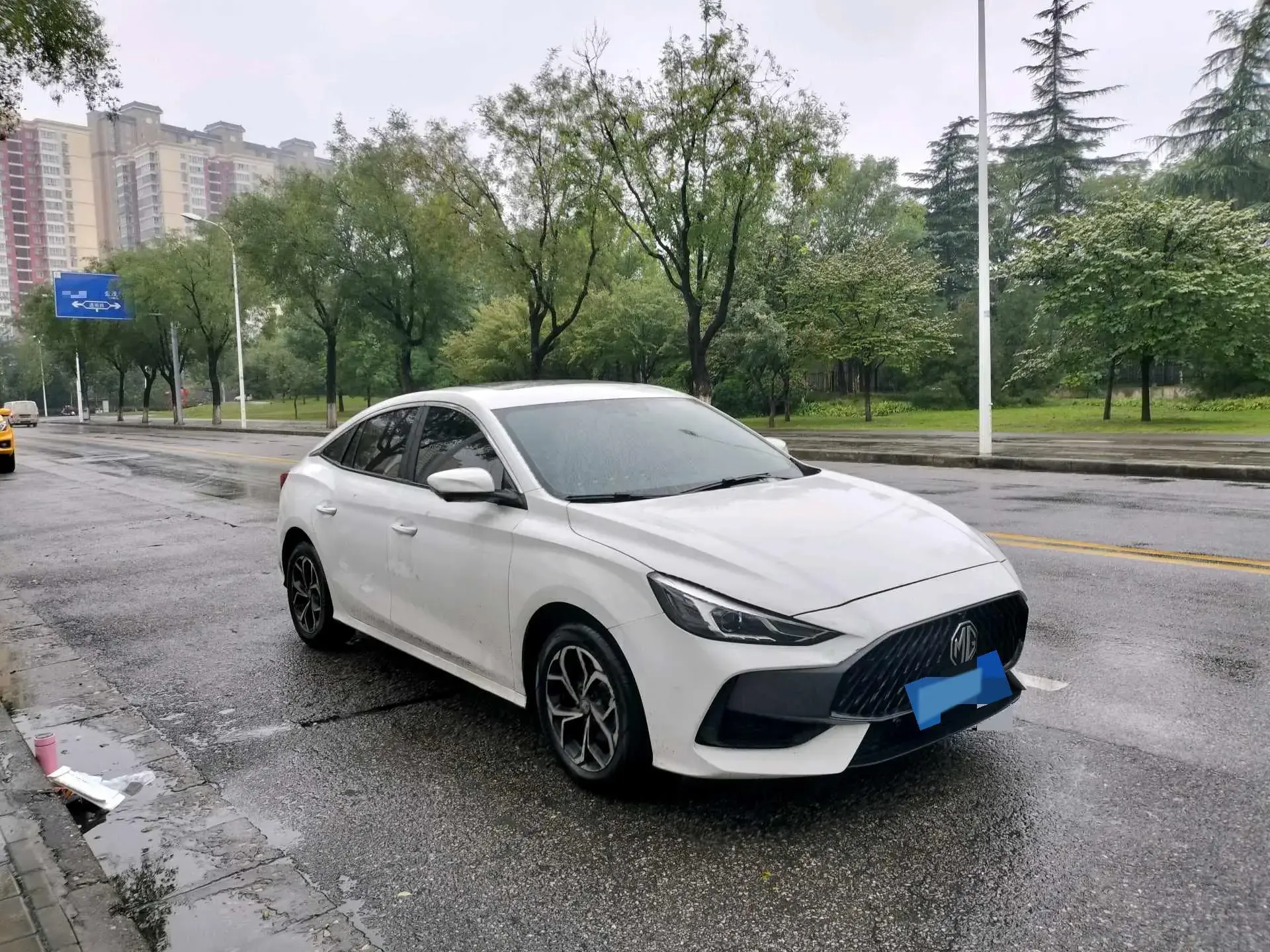 2023 MG 5 thumbnail 3