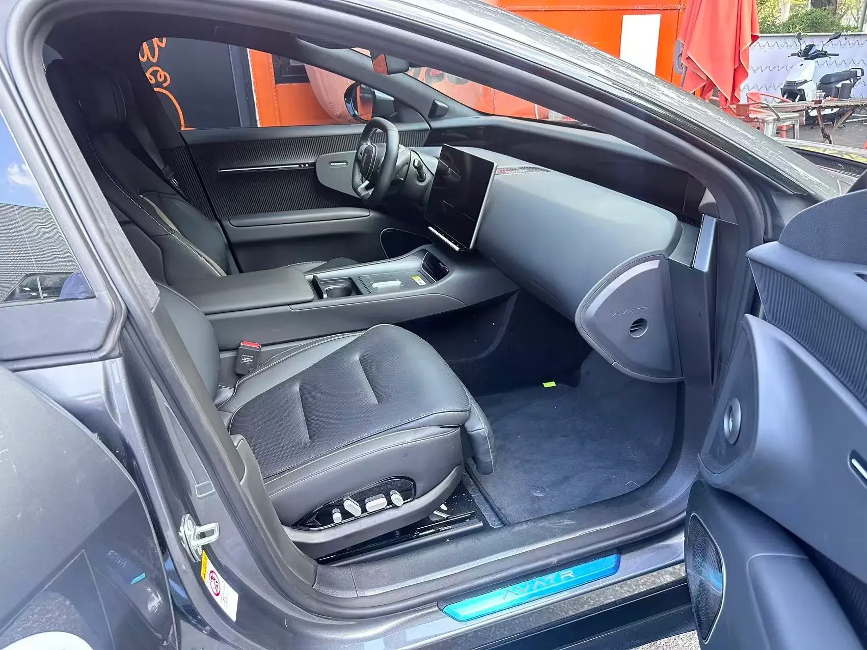 2025 AVATR 12 thumbnail 2