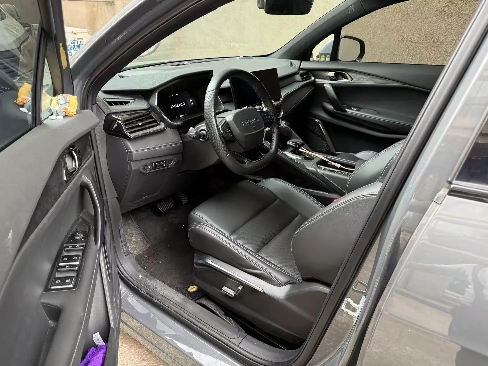 2023 LYNK&CO 06 thumbnail 4