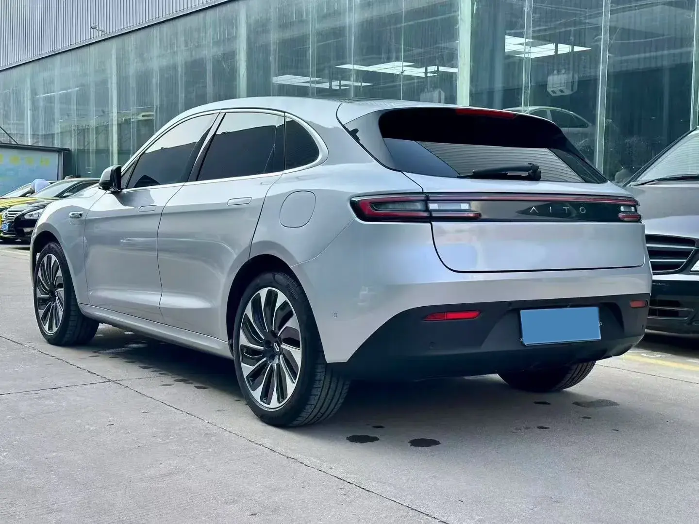 2023 AITO AITO thumbnail 4