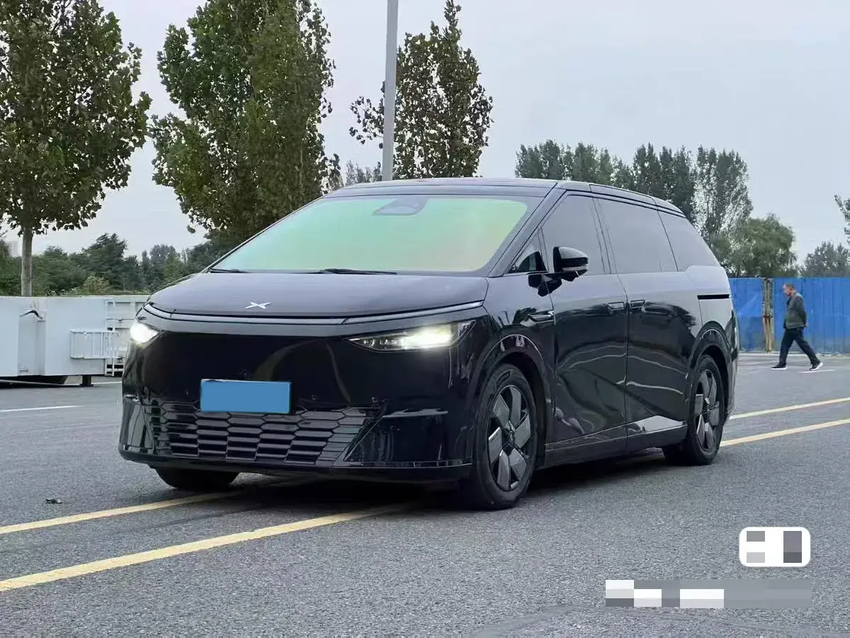 2024 XPENG X9 view 1