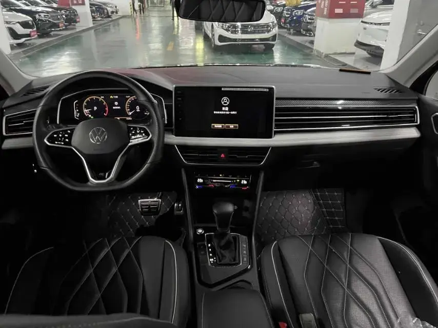 2023 VOLKSWAGEN TIGUAN thumbnail 4