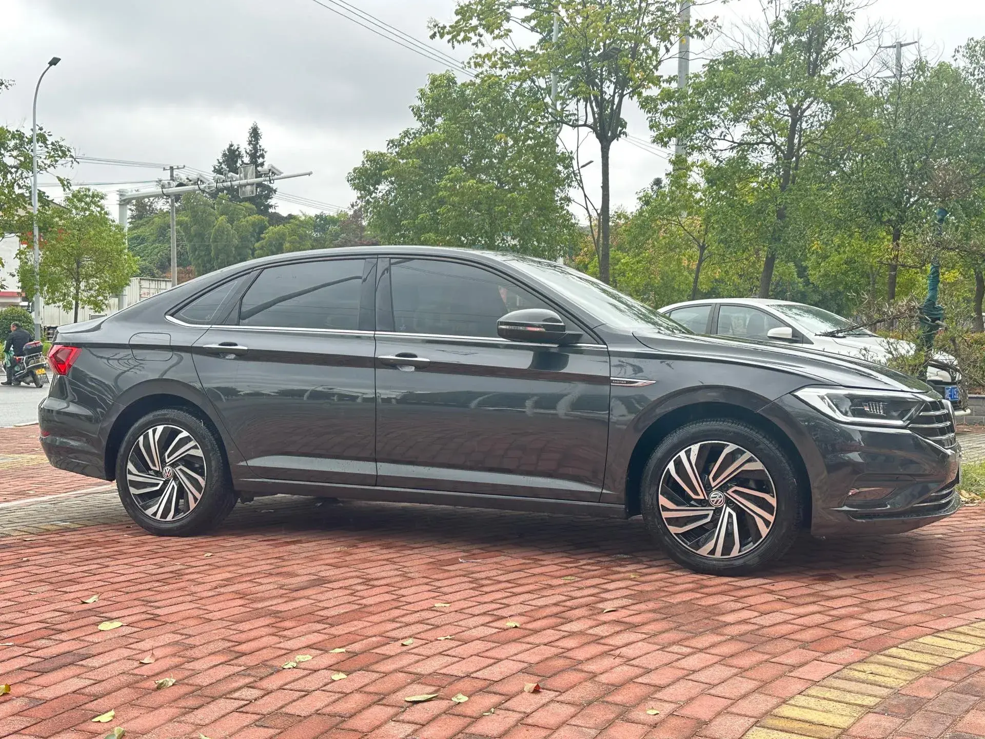 2020 VOLKSWAGEN SAGITAR thumbnail 4