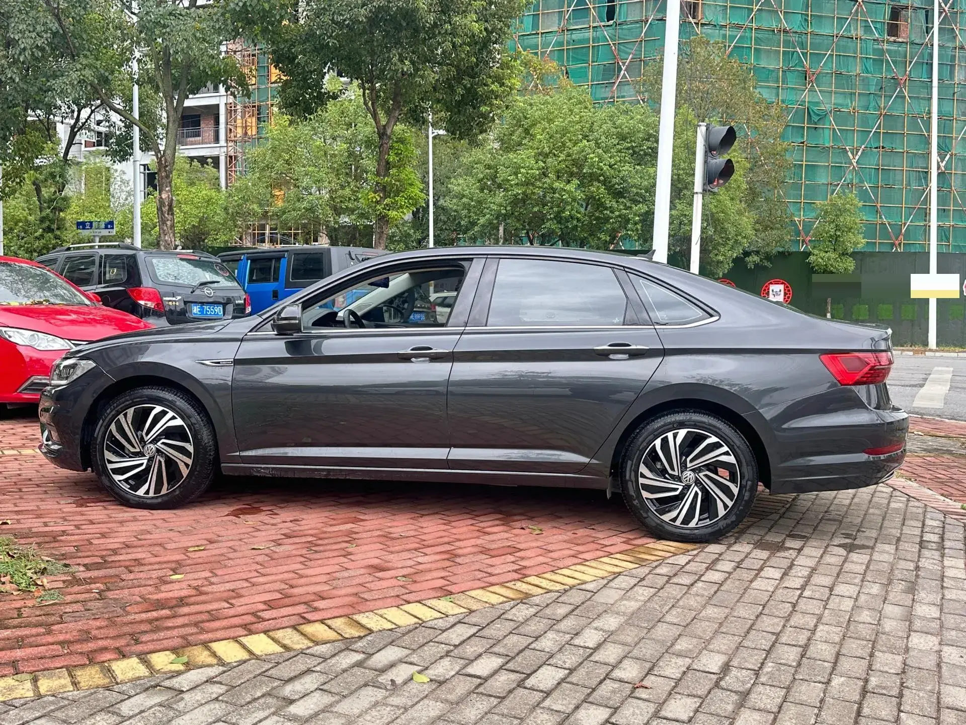 2020 VOLKSWAGEN SAGITAR thumbnail 3