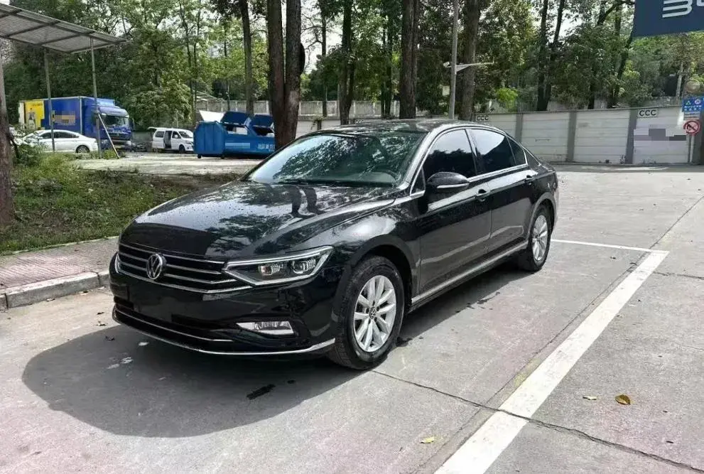 2020 VOLKSWAGEN MAGOTAN view 1