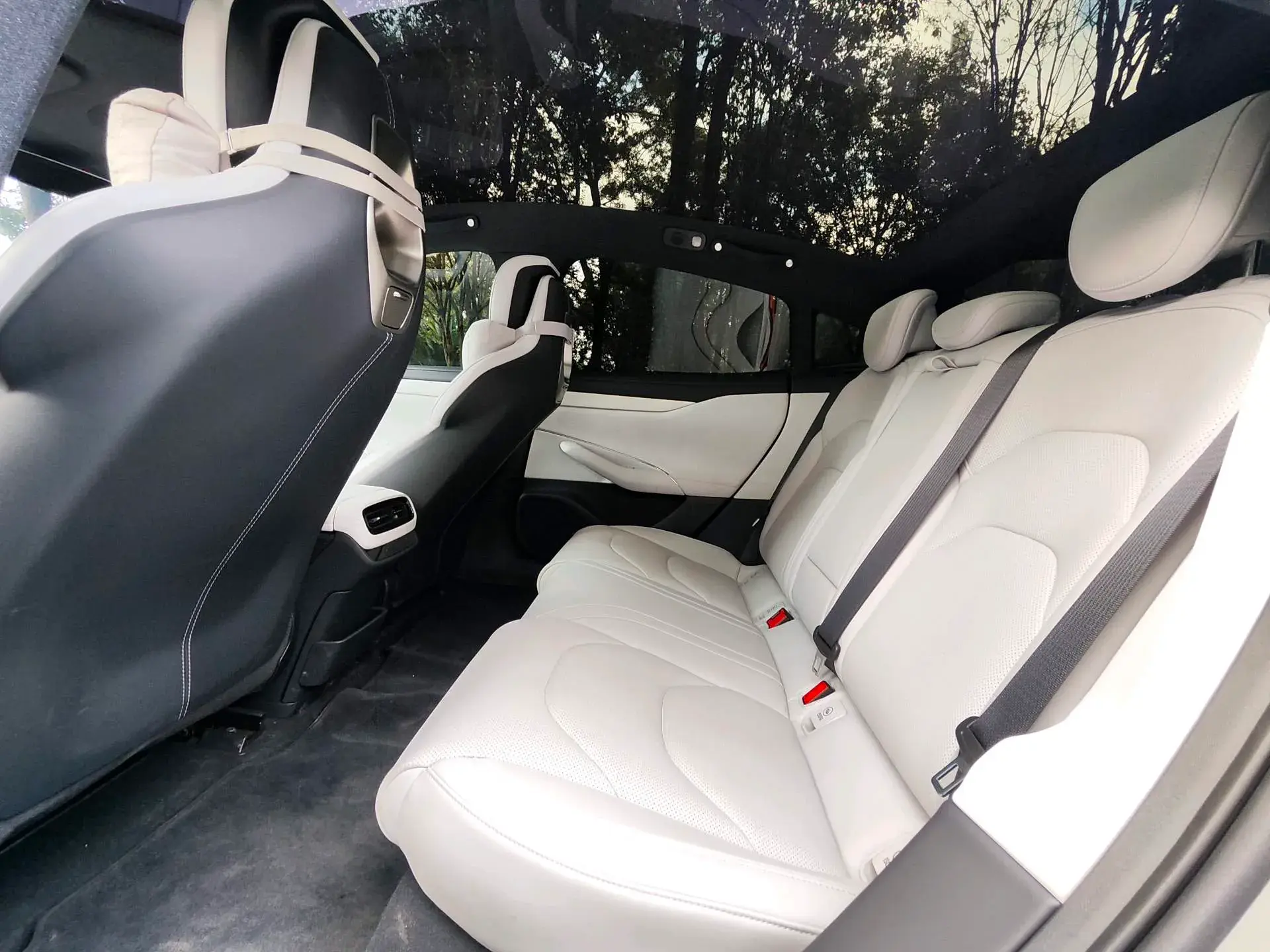 2024 MI SU7 thumbnail 4