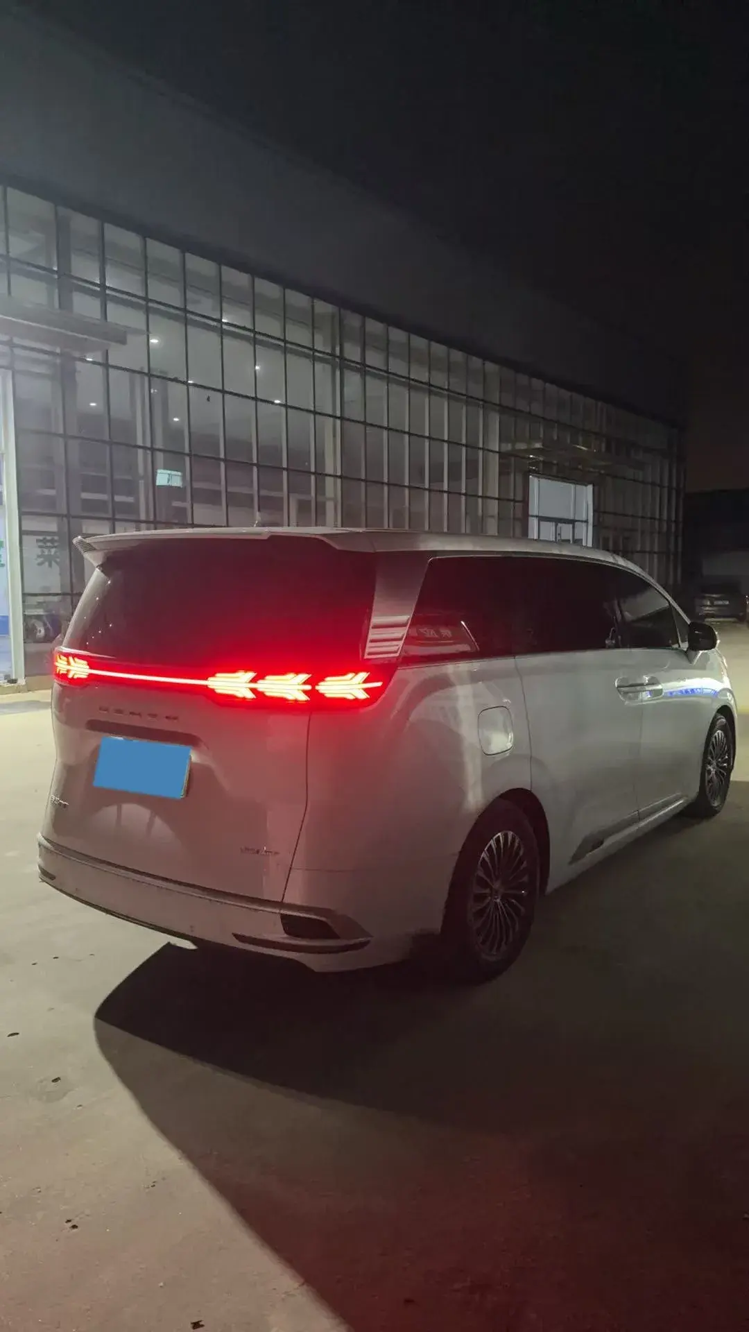 2022 DENZA D9 thumbnail 4