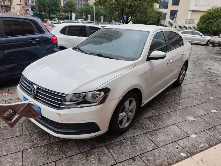 2017 VOLKSWAGEN LAVIDA view 1