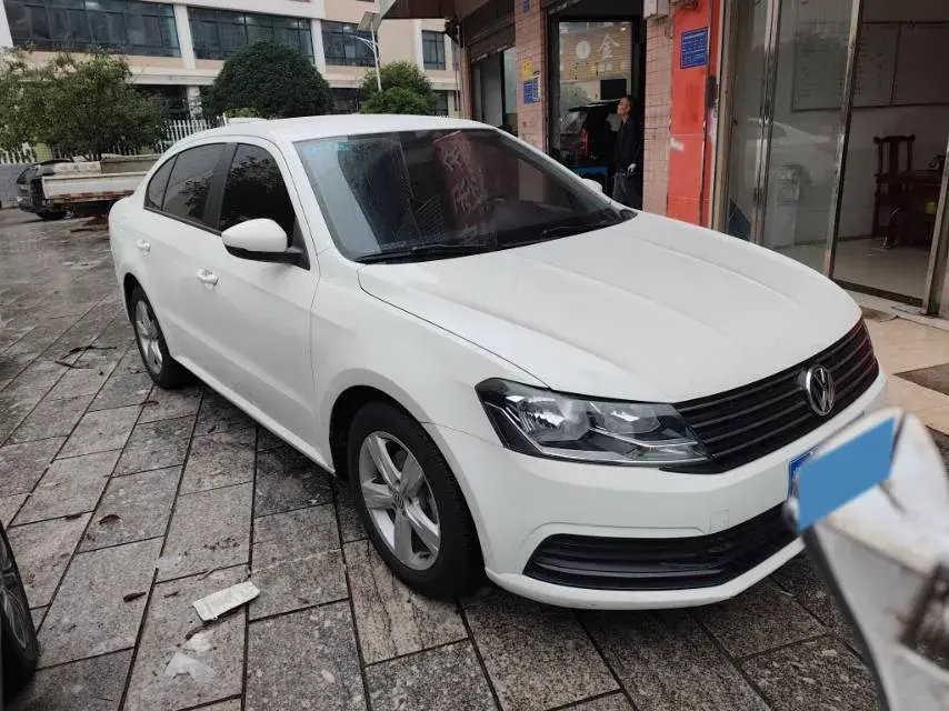 2017 VOLKSWAGEN LAVIDA thumbnail 2