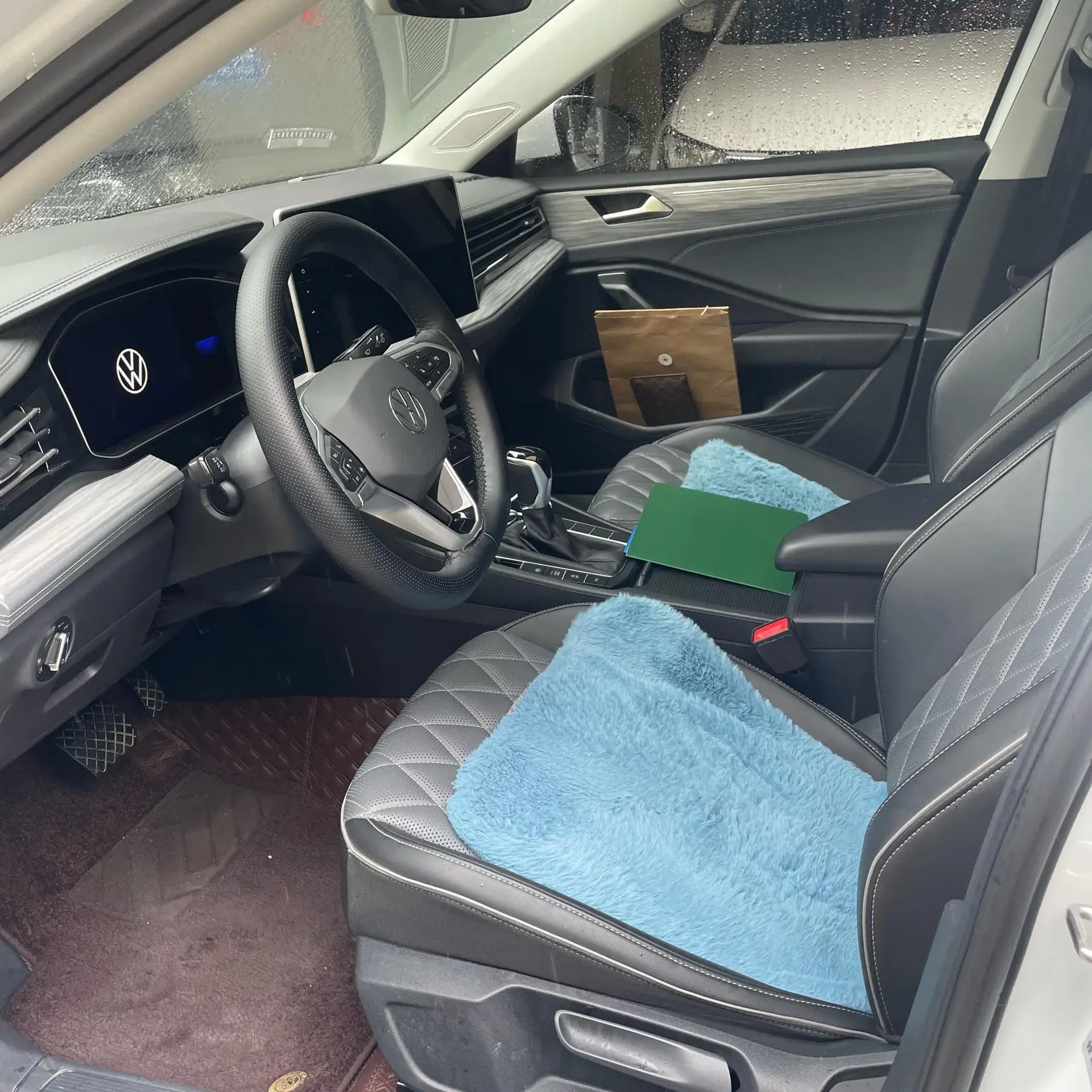 2023 VOLKSWAGEN SAGITAR thumbnail 3