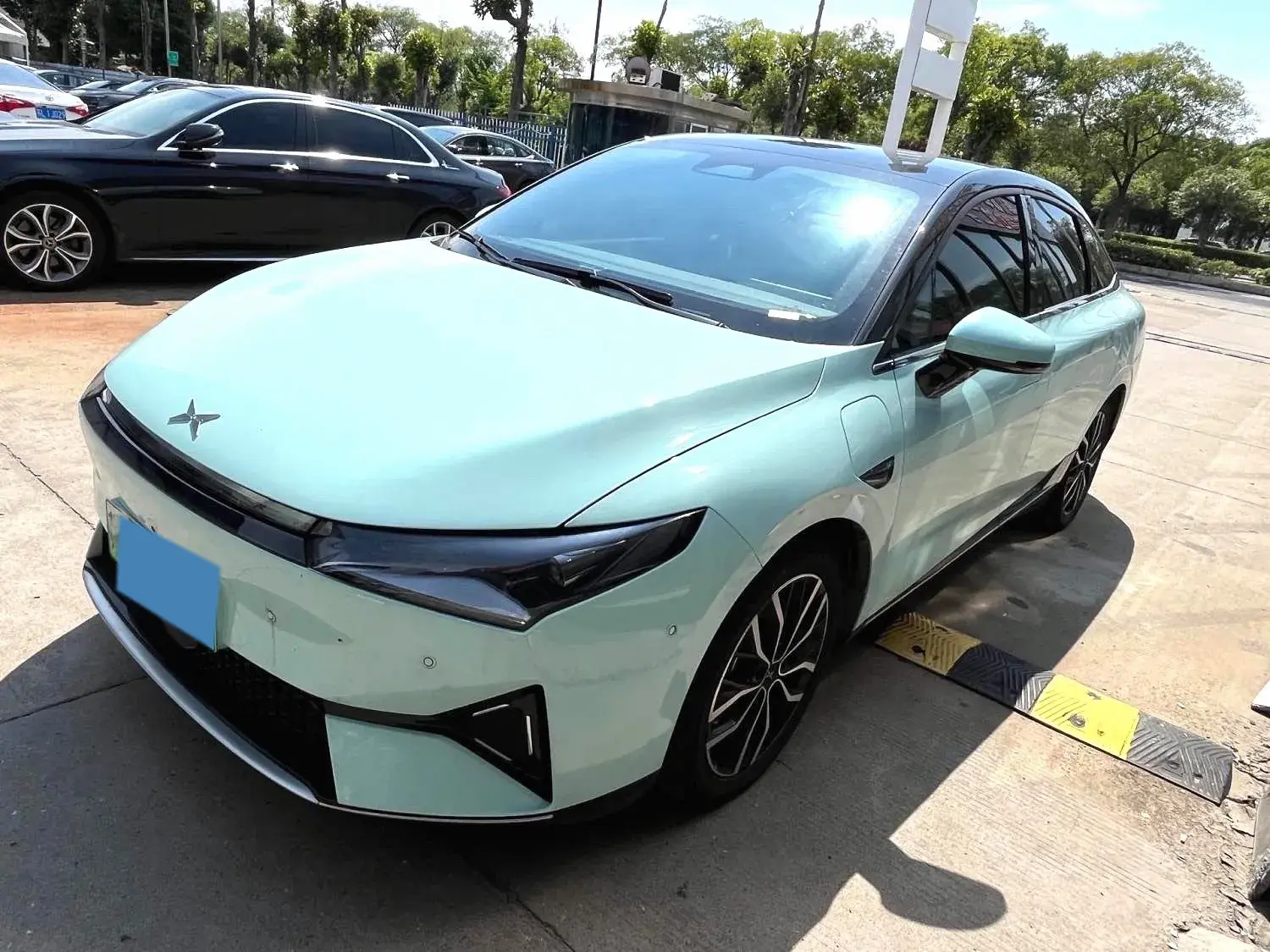 2022 XPENG P5 view 1