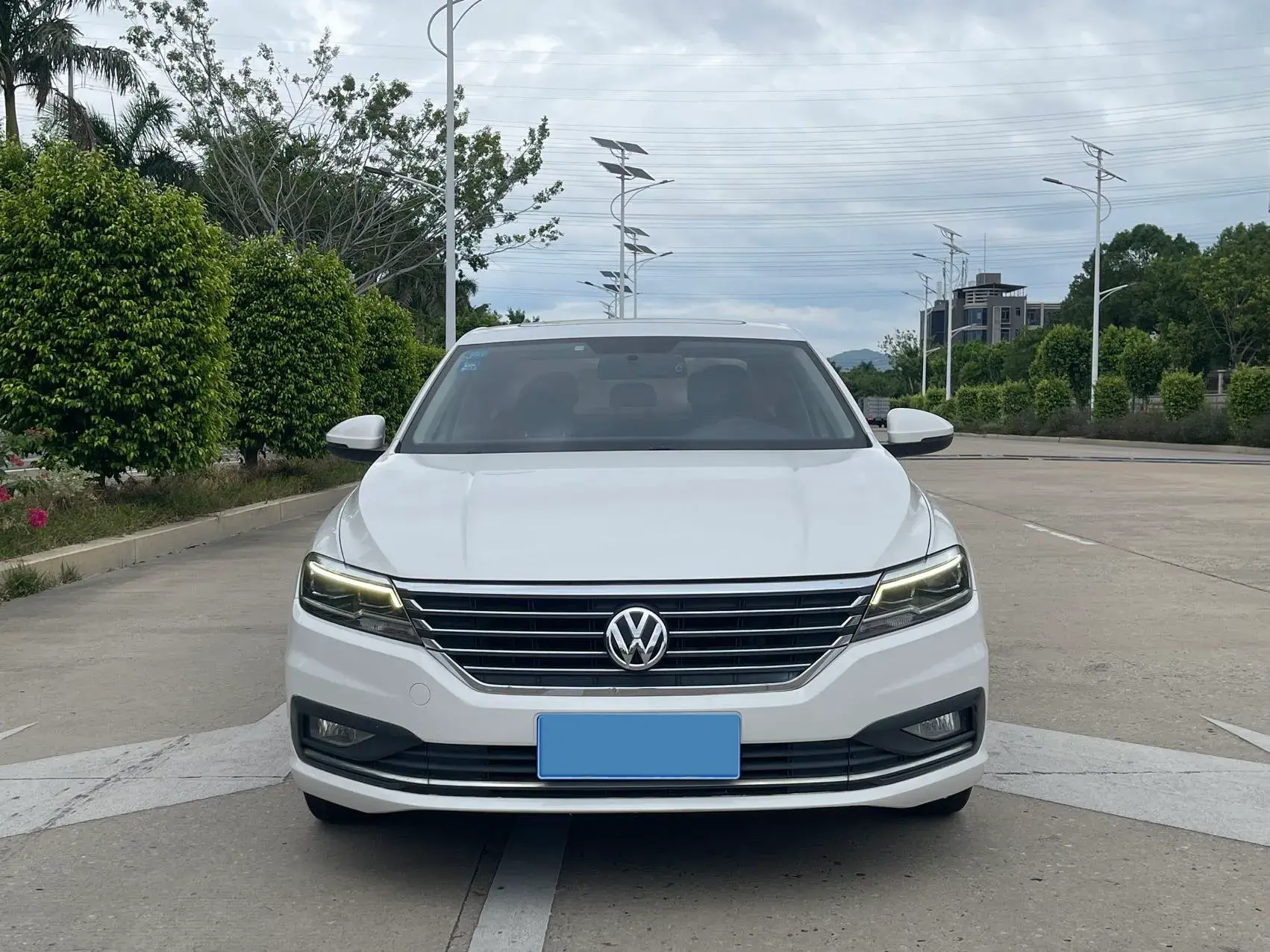 2019 VOLKSWAGEN LAVIDA thumbnail 2