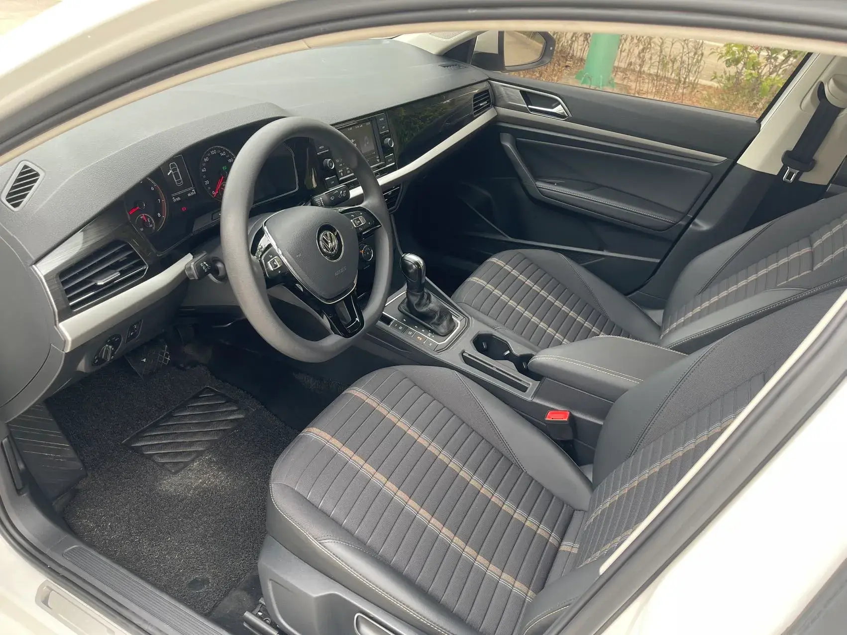 2019 VOLKSWAGEN LAVIDA thumbnail 4