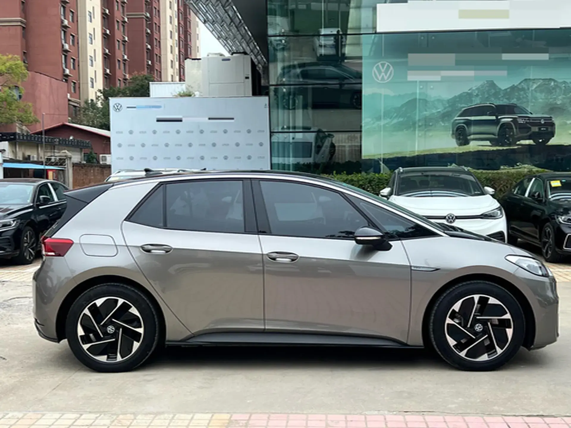 2024 VOLKSWAGEN ID.3 thumbnail 4