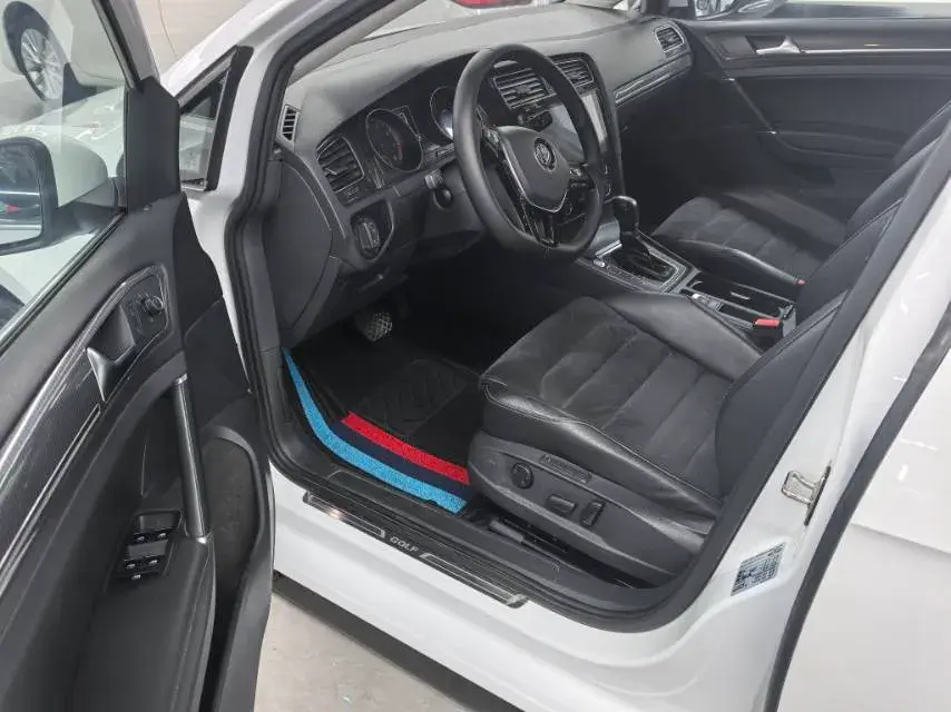 2018 VOLKSWAGEN GOLF thumbnail 4