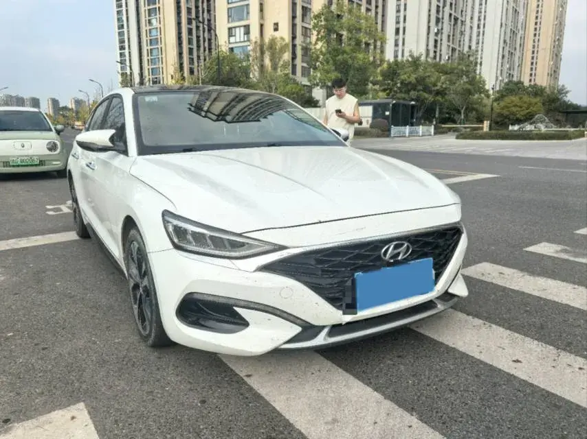 2021 HYUNDAI LA thumbnail 3