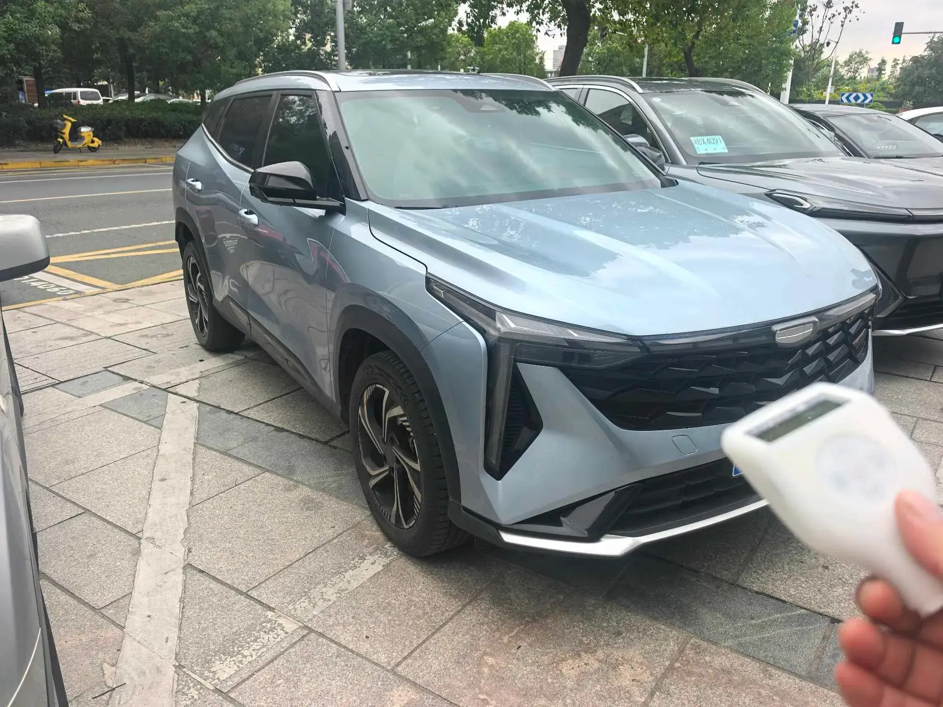 2023 GEELY AZKARRA thumbnail 3