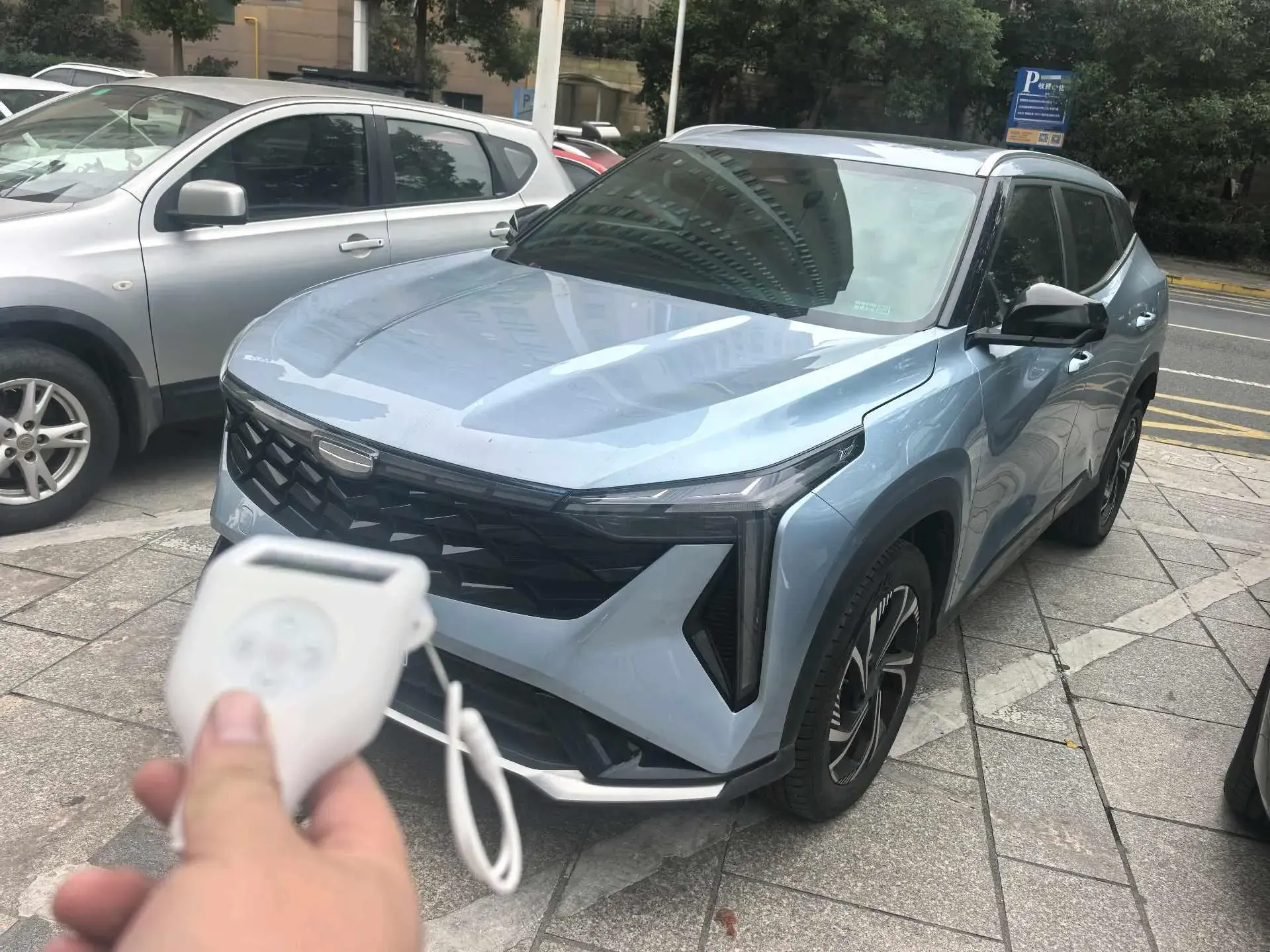 2023 GEELY AZKARRA view 1