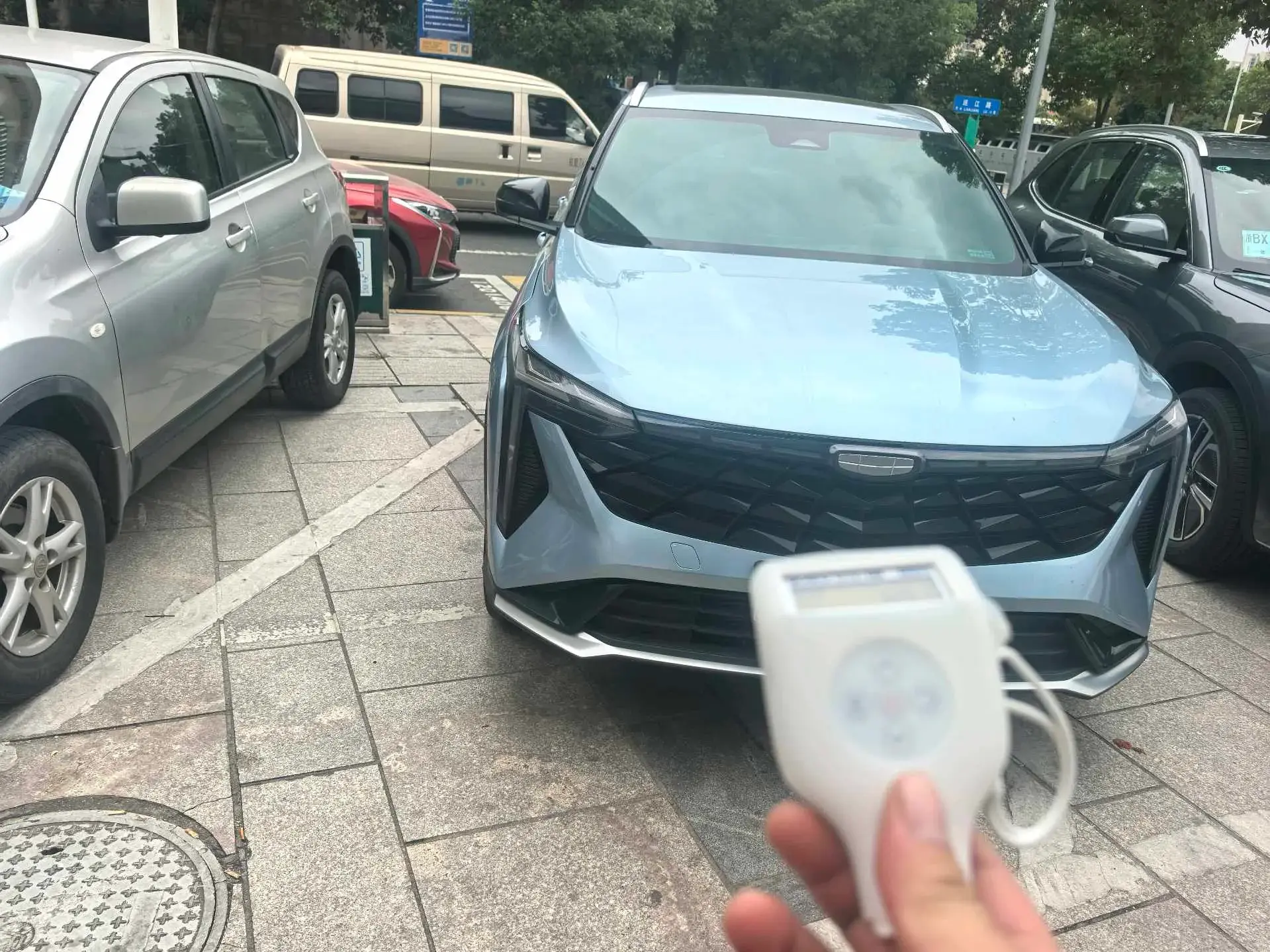 2023 GEELY AZKARRA thumbnail 2