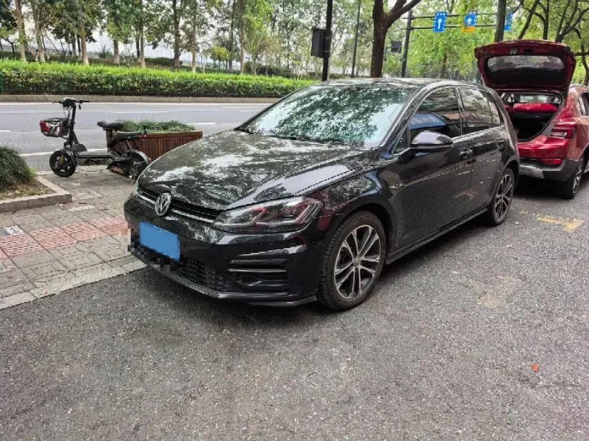 2020 VOLKSWAGEN GOLF view 1