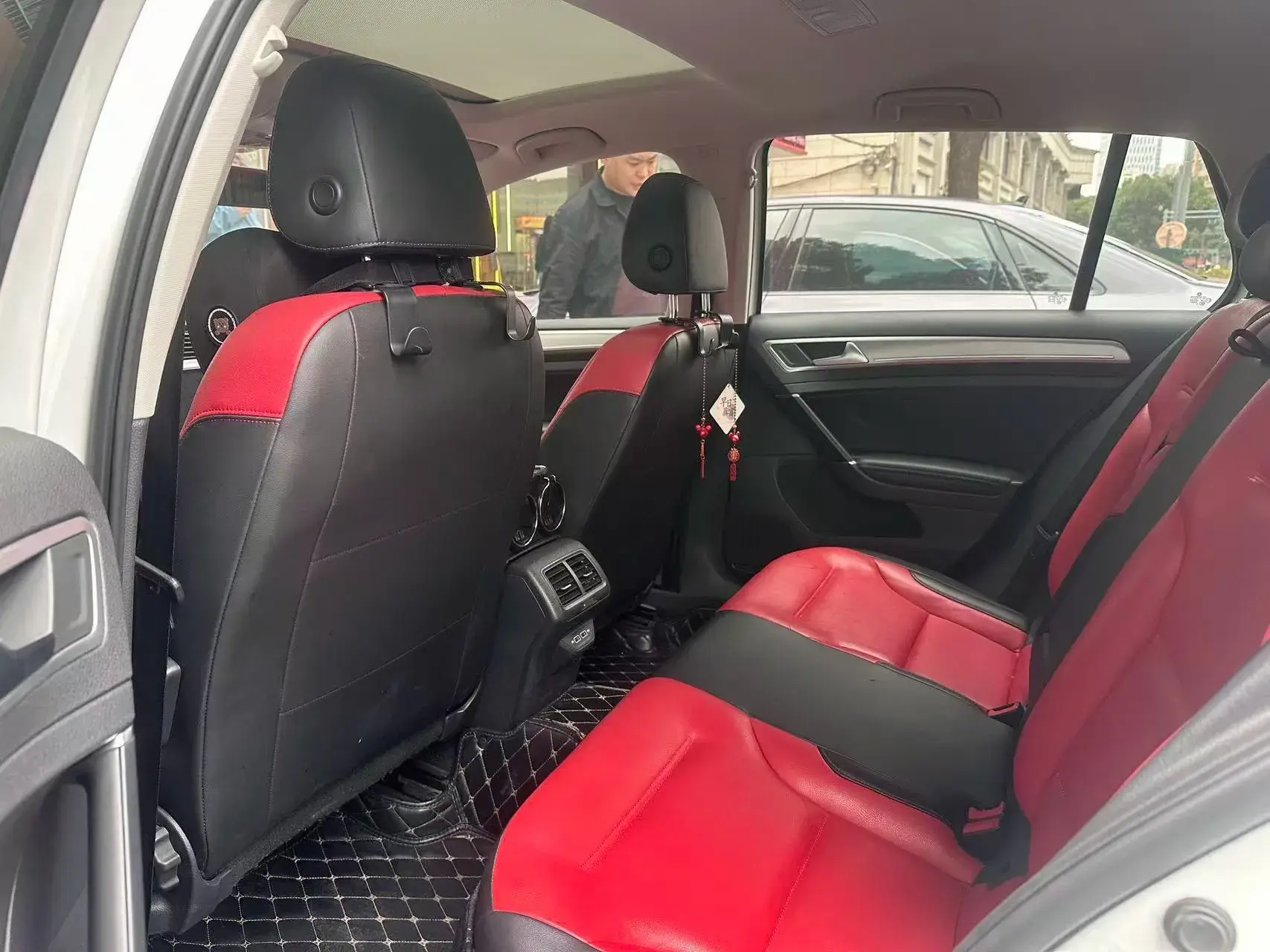 2018 VOLKSWAGEN GOLF thumbnail 4