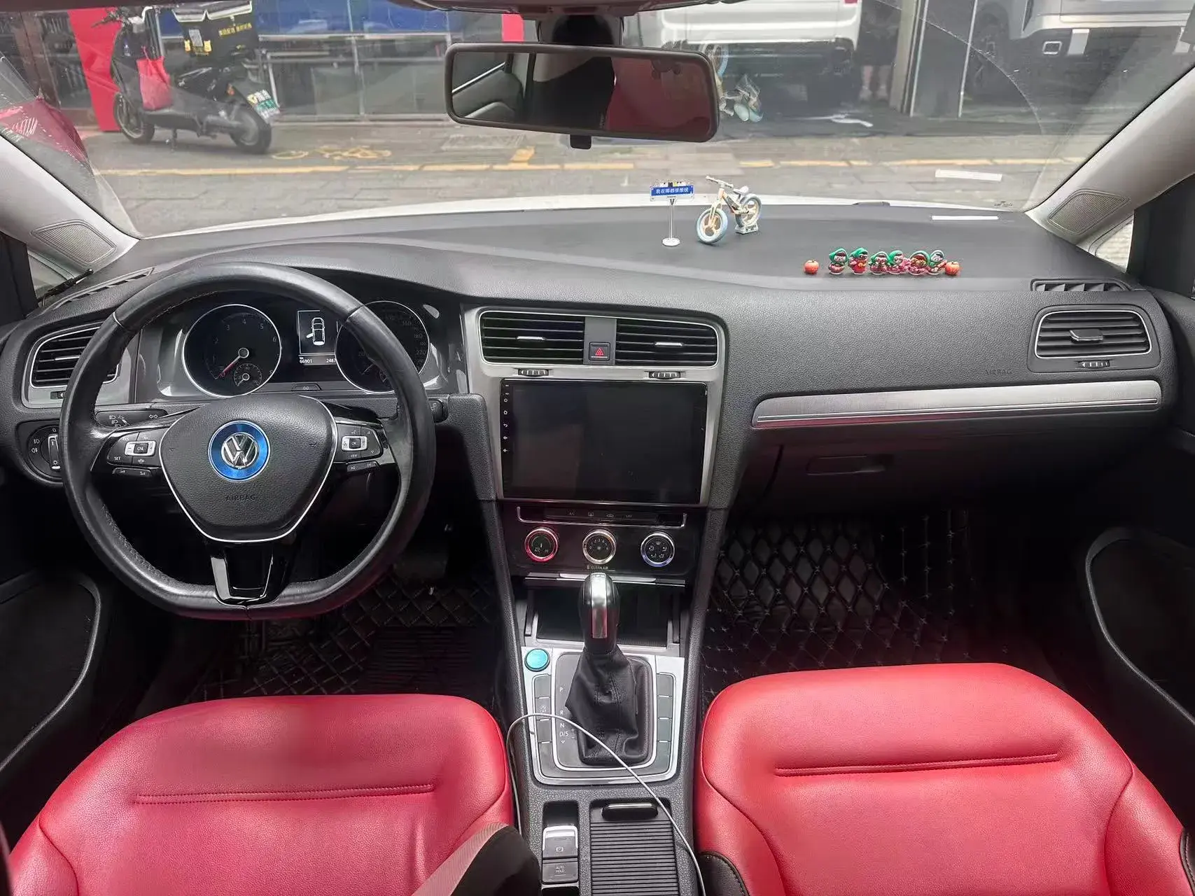 2018 VOLKSWAGEN GOLF thumbnail 3