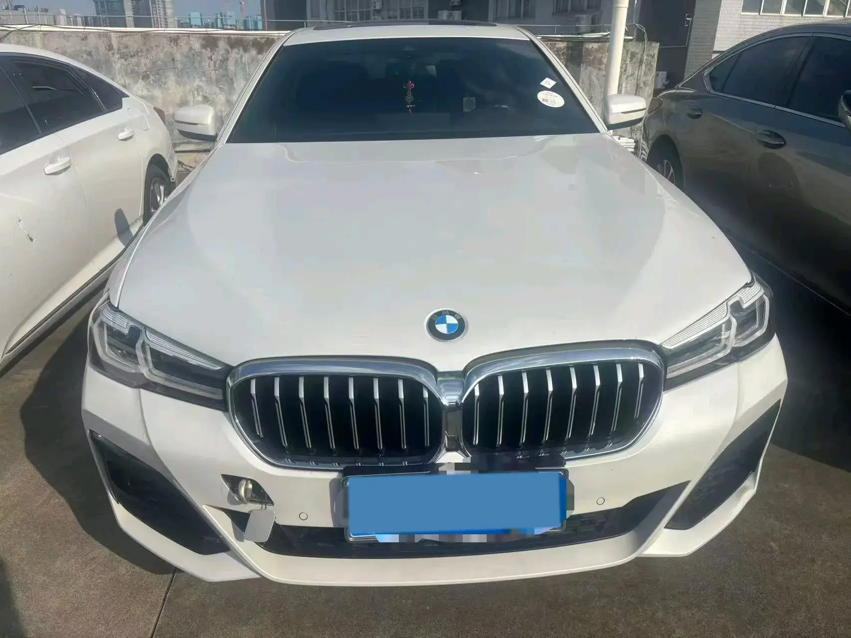 2022 BMW 5 thumbnail 3