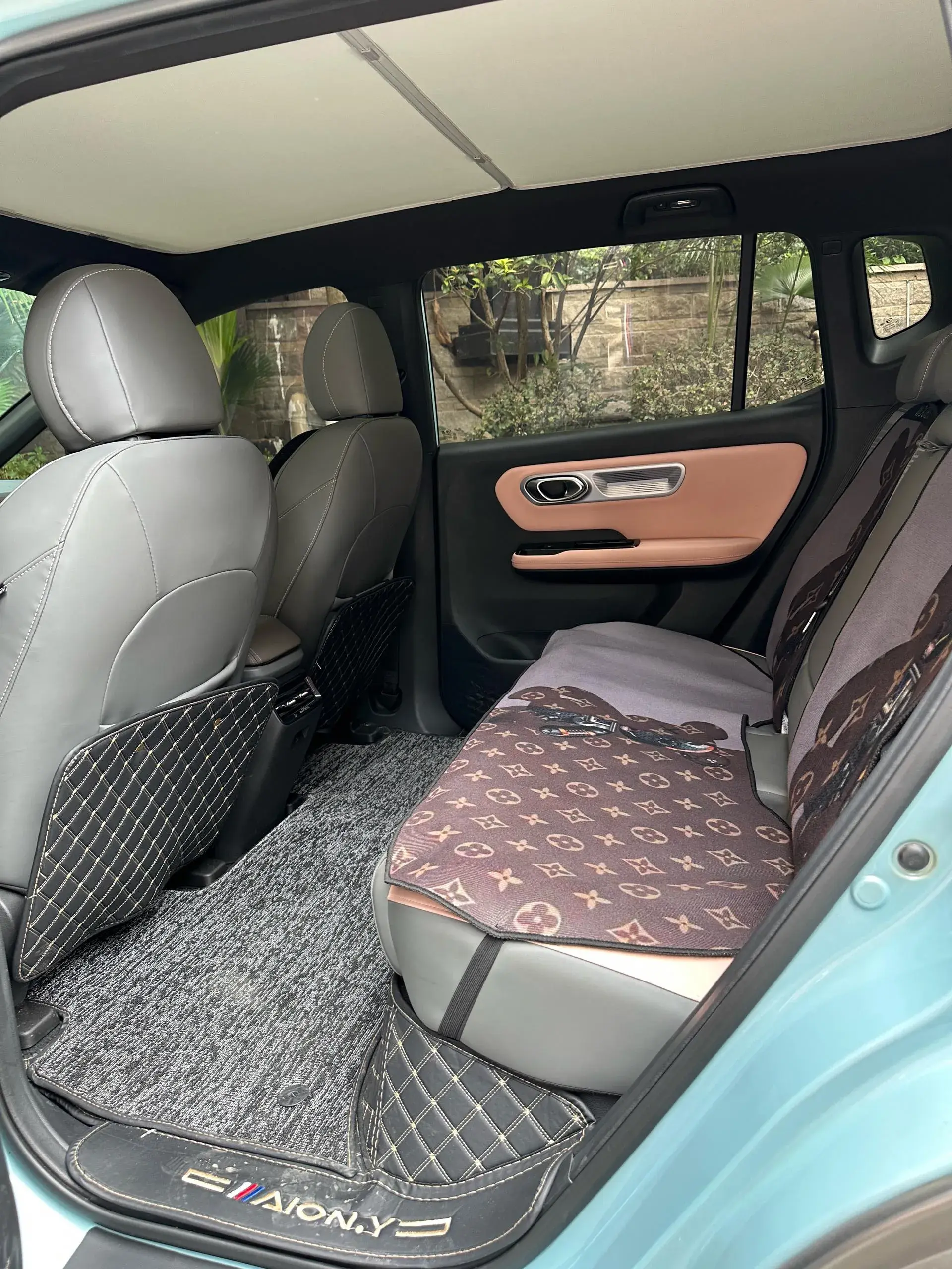 2023 AION Y thumbnail 4