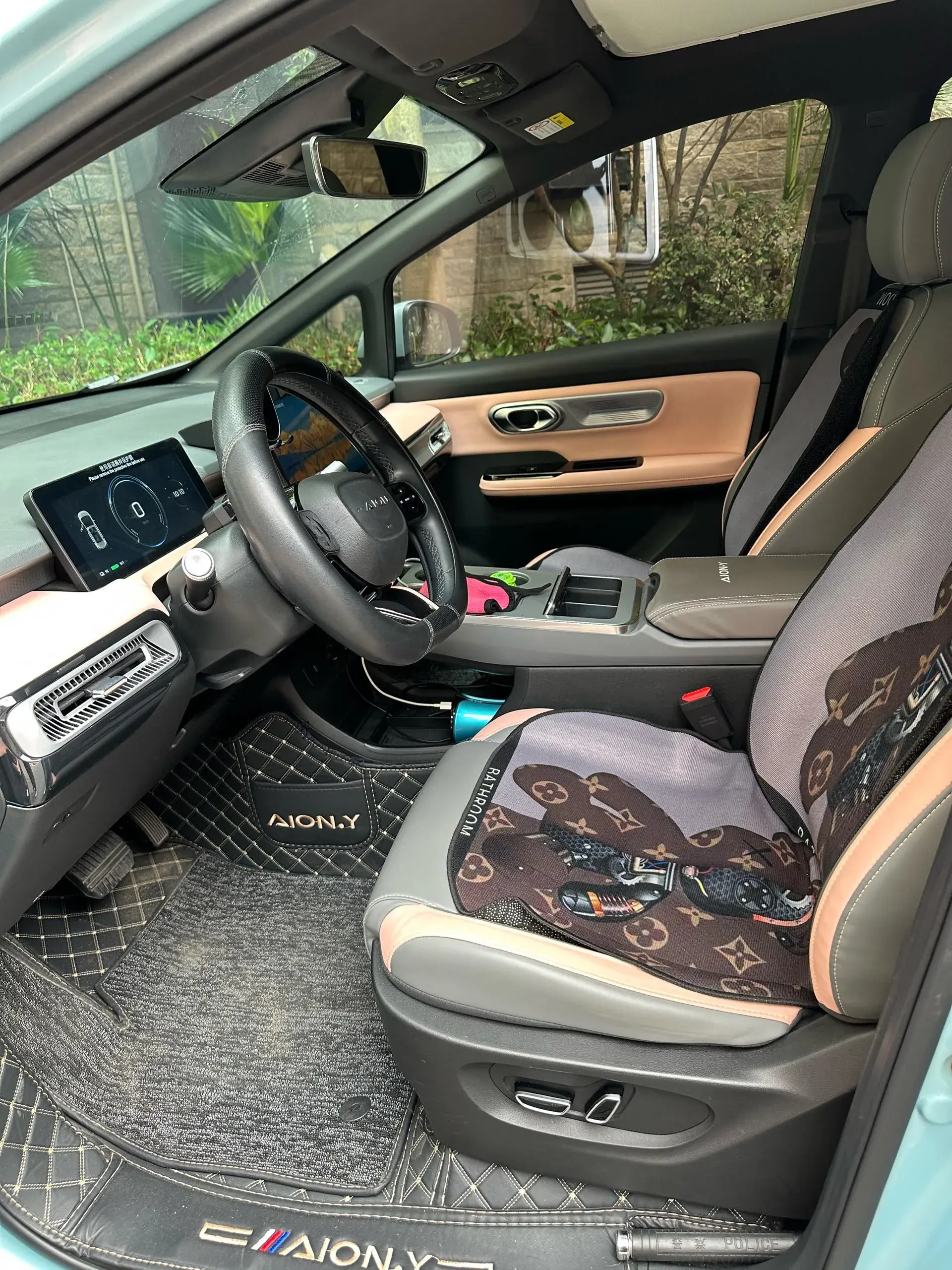 2023 AION Y thumbnail 3
