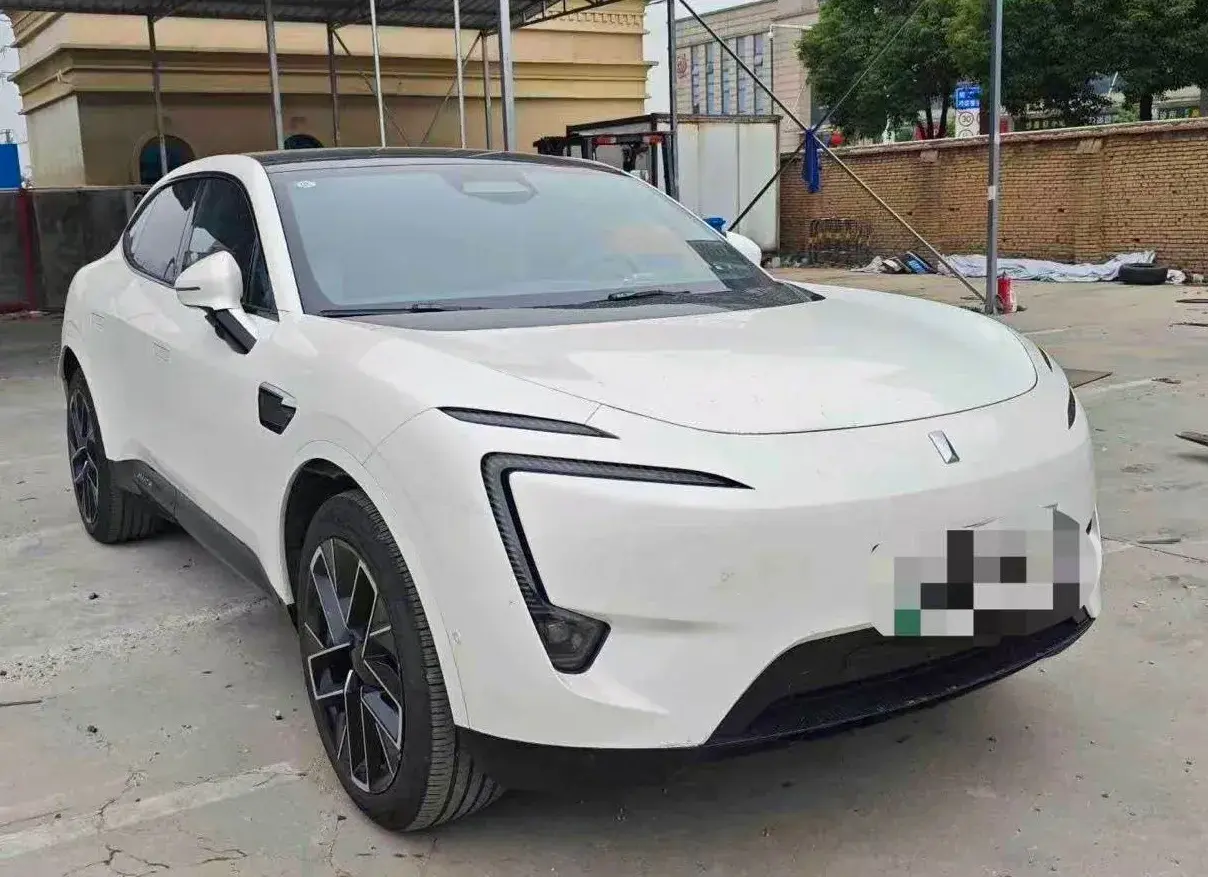 2023 AVATR 11 thumbnail 2