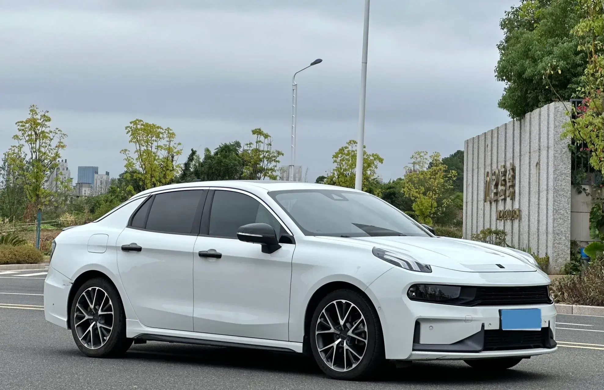 2022 LYNK&CO 03 thumbnail 3