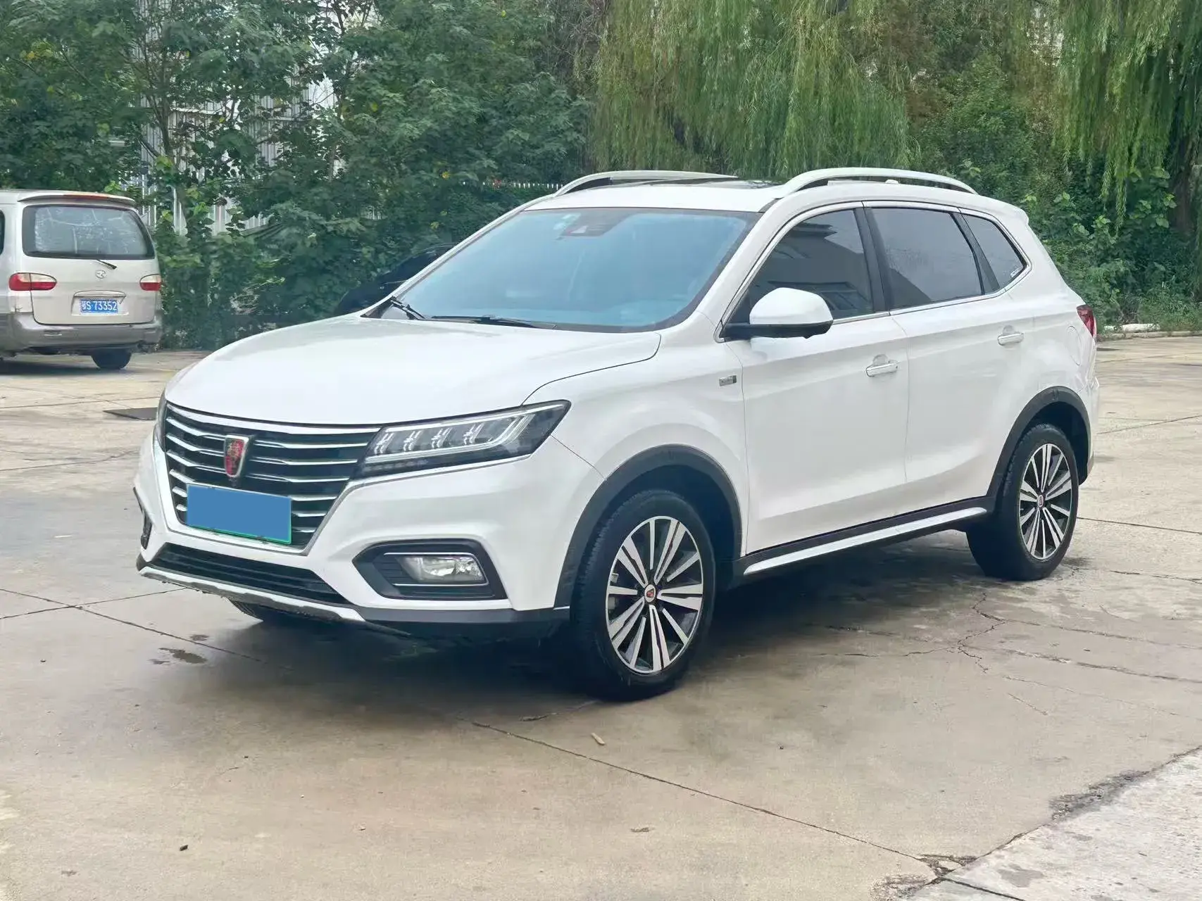 2017 ROEWE RX5 view 1