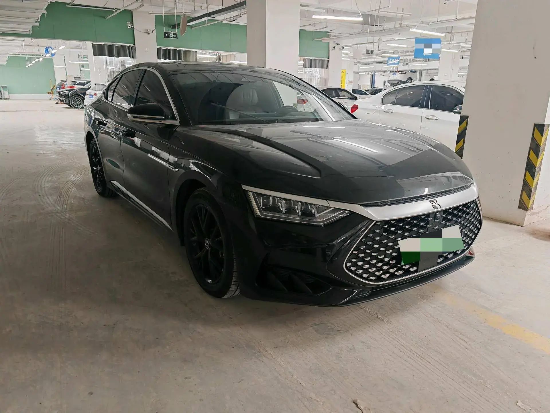 2024 BYD HAN thumbnail 3