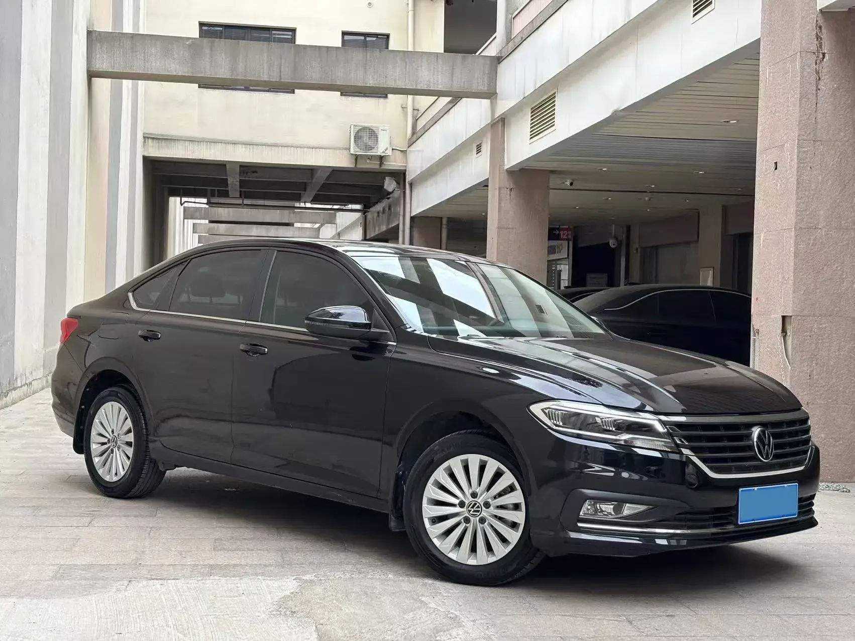 2019 VOLKSWAGEN LAVIDA thumbnail 3