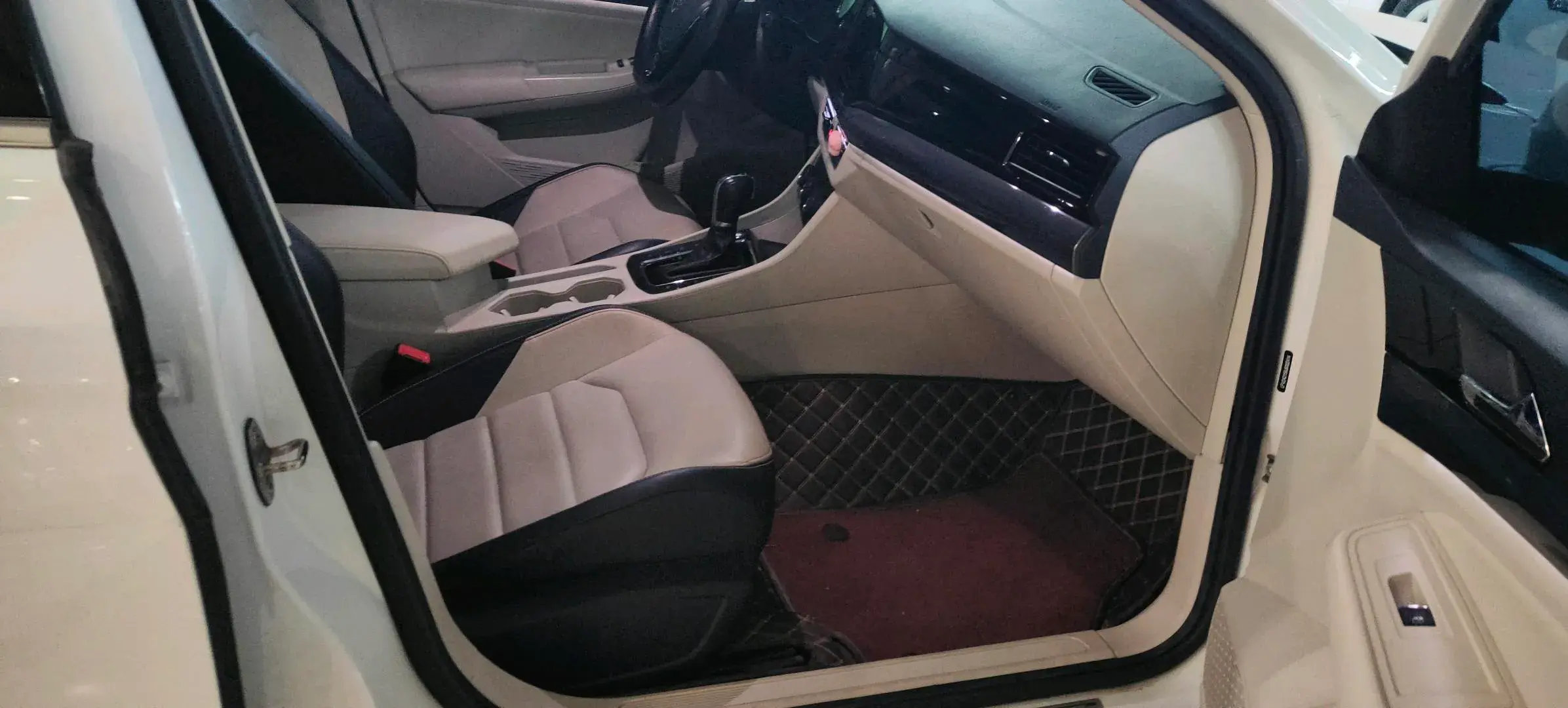 2019 VOLKSWAGEN BORA thumbnail 4