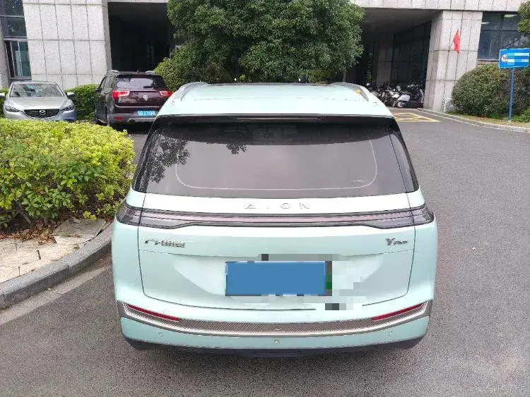 2023 AION Y thumbnail 3