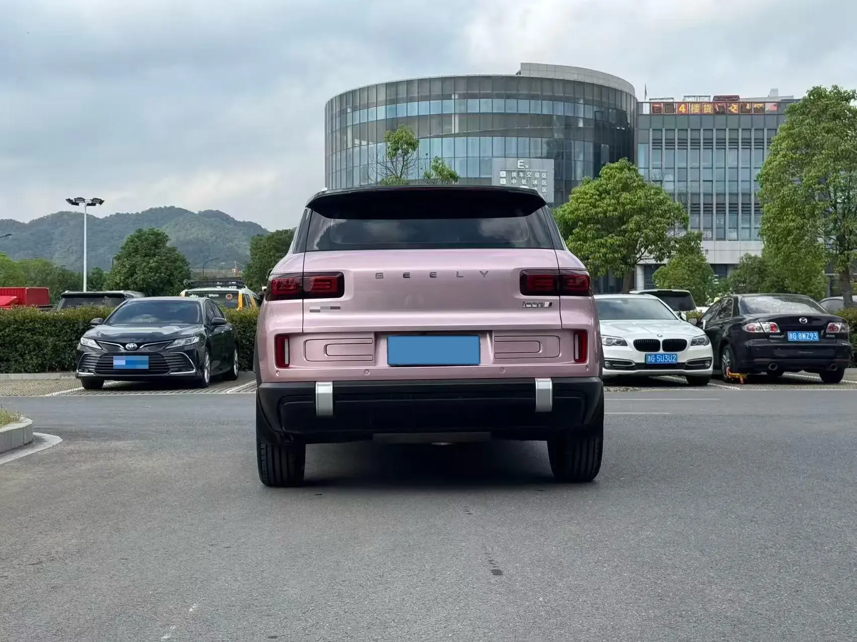 2023 GEELY ICON thumbnail 4