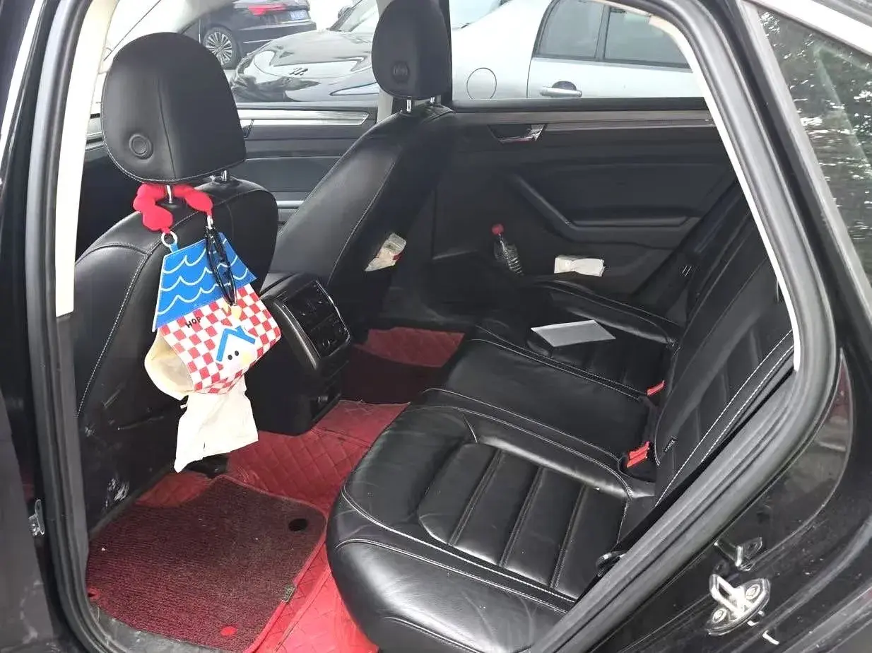 2017 VOLKSWAGEN PASSAT thumbnail 4