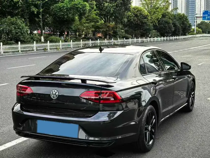 2021 VOLKSWAGEN LAMANDO thumbnail 3