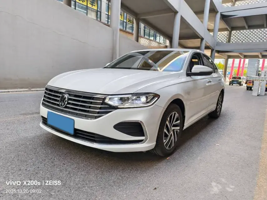 2023 VOLKSWAGEN LAVIDA view 1