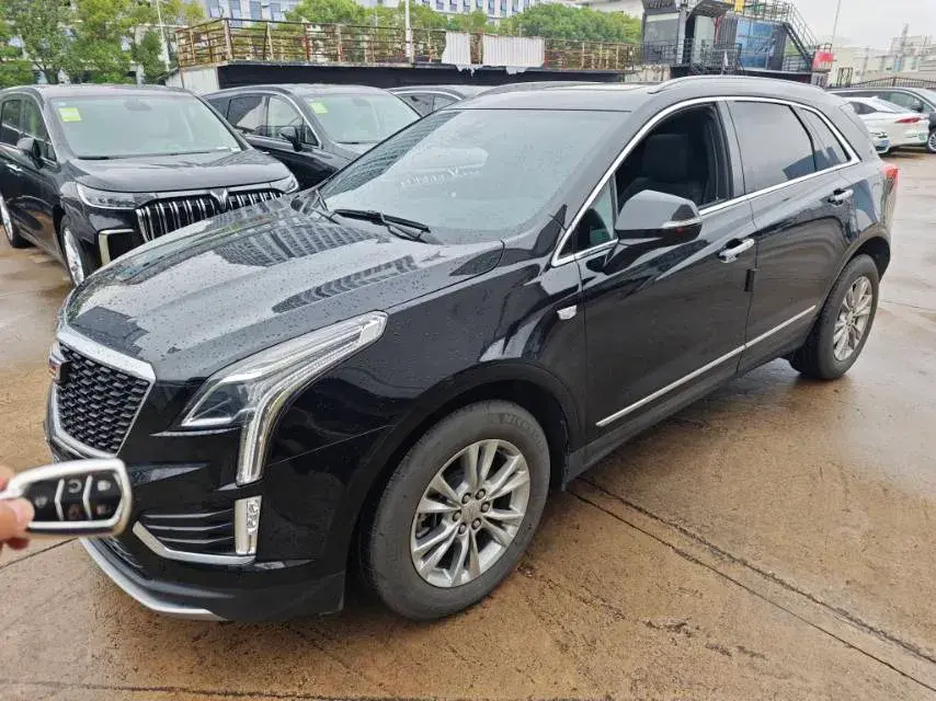 2023 CADILLAC XT5 view 1