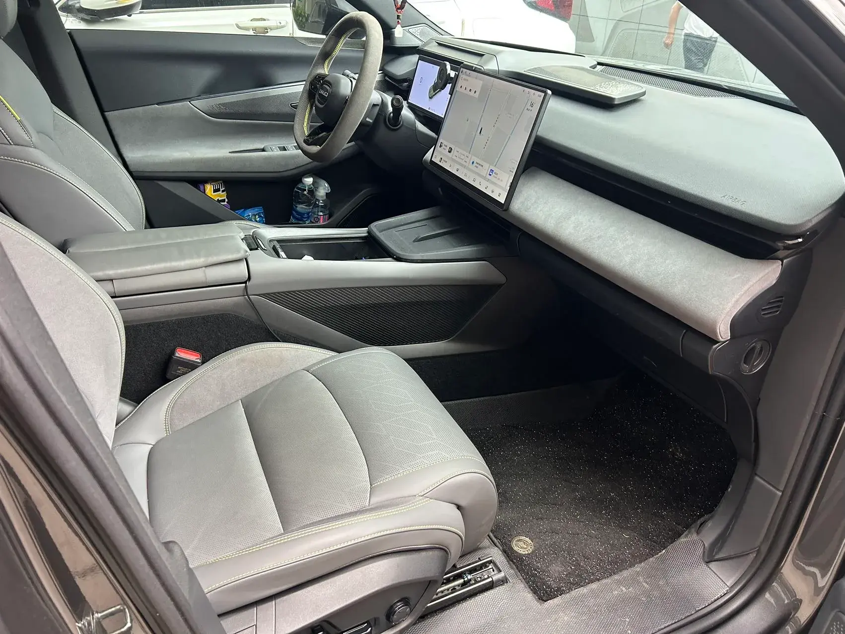 2023 LYNK&CO 08 thumbnail 3