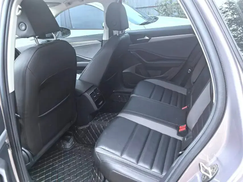 2021 VOLKSWAGEN SAGITAR thumbnail 3